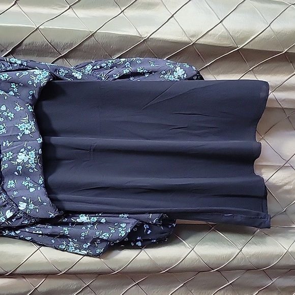 EUC- CeCe V-Neck Raglan Sleeve Tiered Floral Dress - Picture 9 of 9